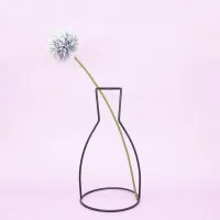Minimum iron holder for vase